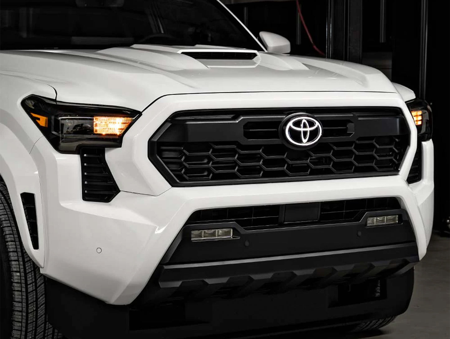 Toyota Illuminated Front Grille Emblem - 24+ Tacoma